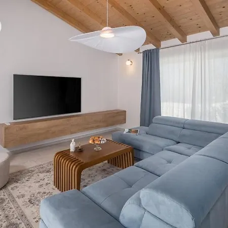 Paulina By Seeadria Agency