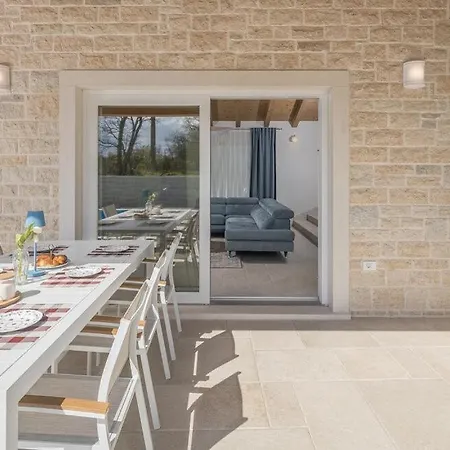 Paulina By Seeadria Agency *