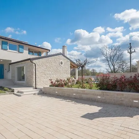 Paulina By Seeadria Agency